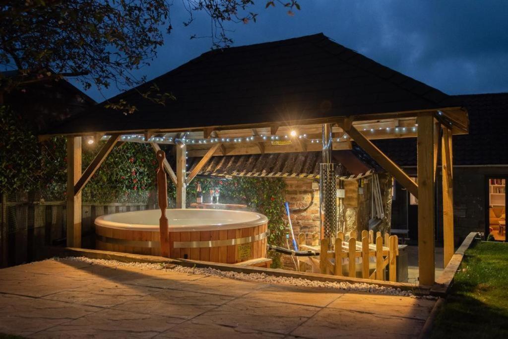 East Cottage * Wood Burning Hot Tub * Garden St Andrews Eksteriør bilde